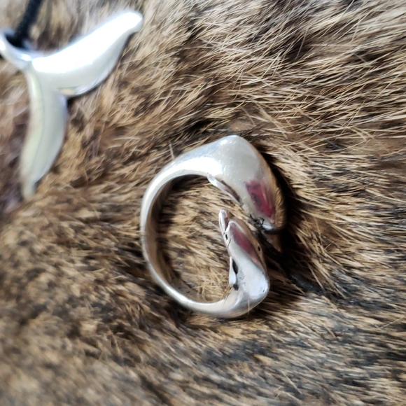 Mother & Child Dolphin Ring - Picture 5 of 5
